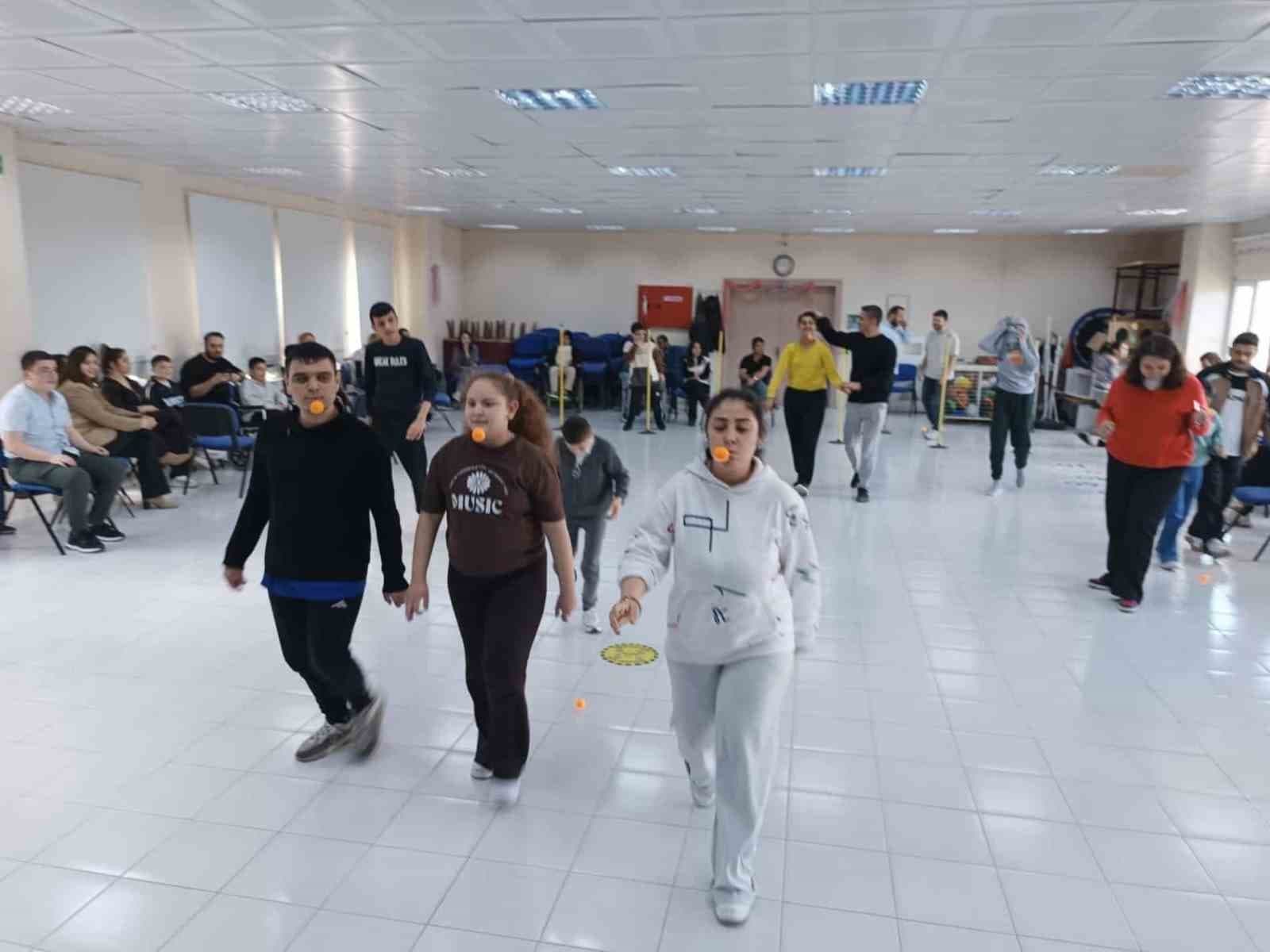 Burhaniye’de otizmliler için etkinlik düzenlendi