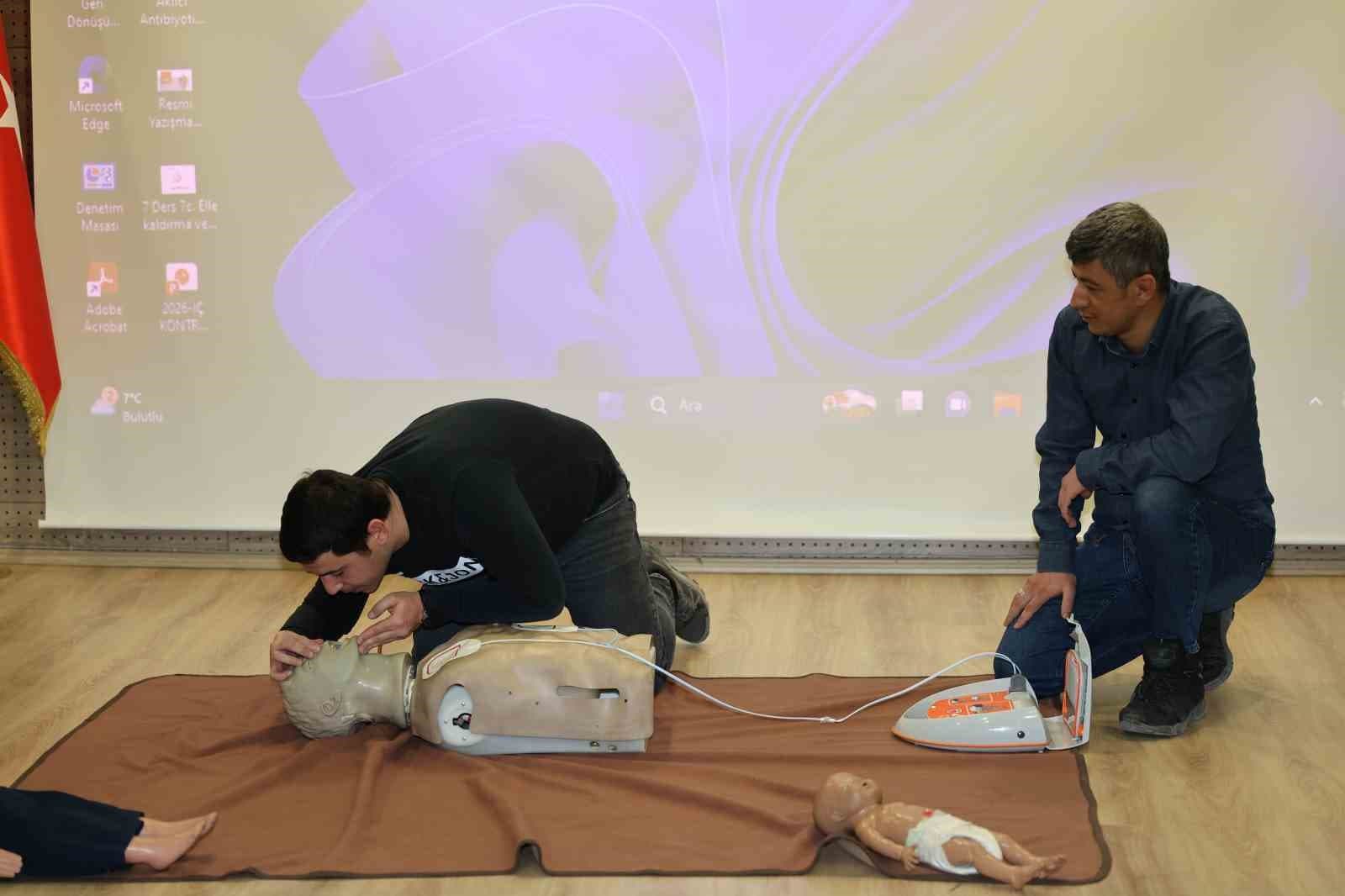 Bayburt’ta emniyet personeline ilk yardım eğitimi verildi