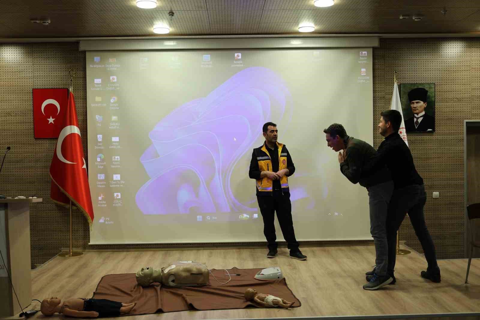 Bayburt’ta emniyet personeline ilk yardım eğitimi verildi