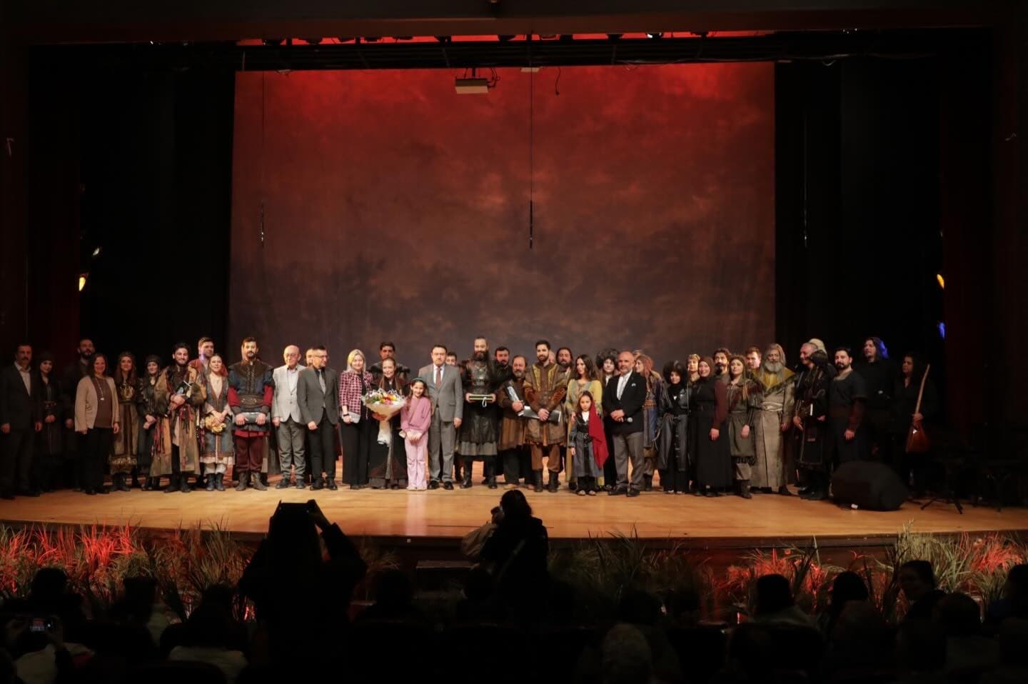 Kütahya protokolü "Devlet Ana" adlı tiyatro oyununu izledi