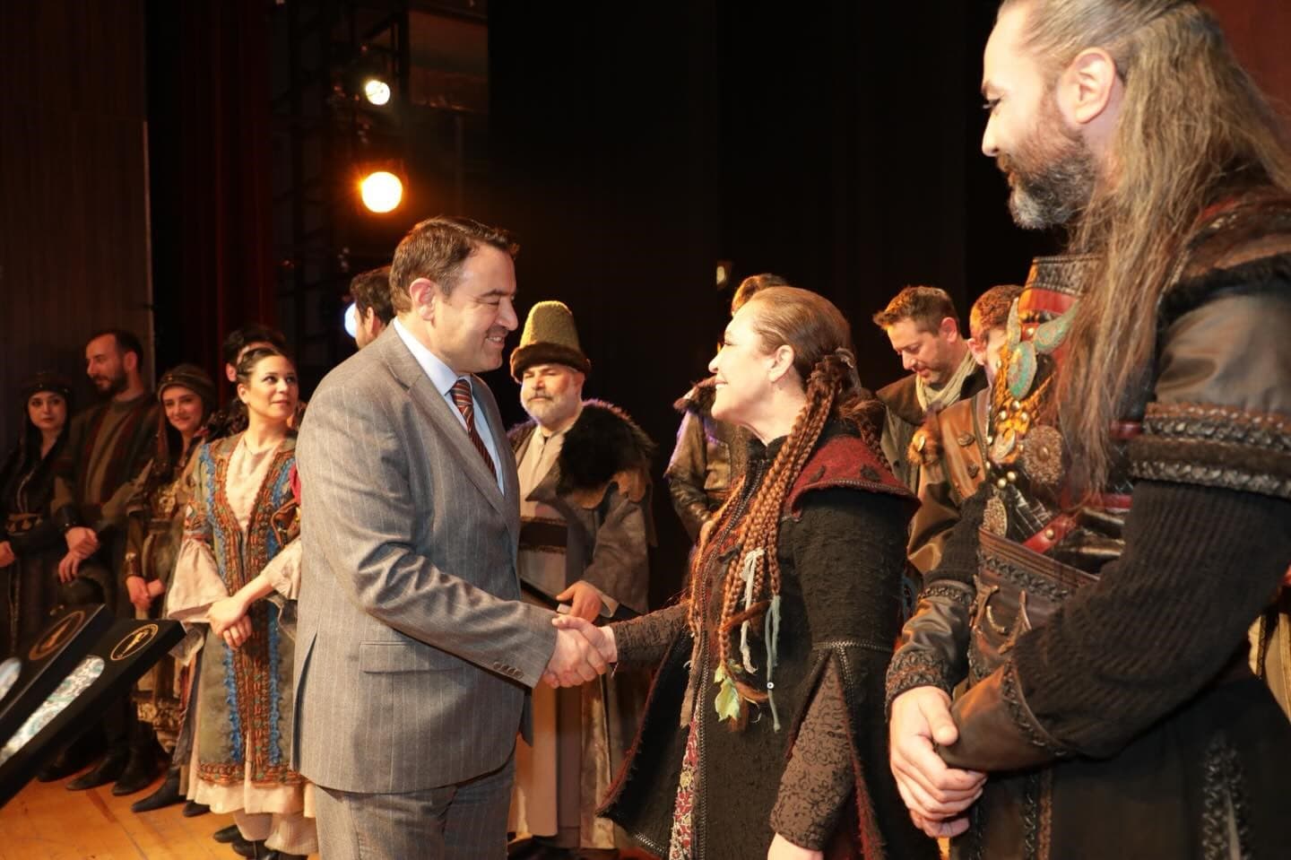 Kütahya protokolü "Devlet Ana" adlı tiyatro oyununu izledi