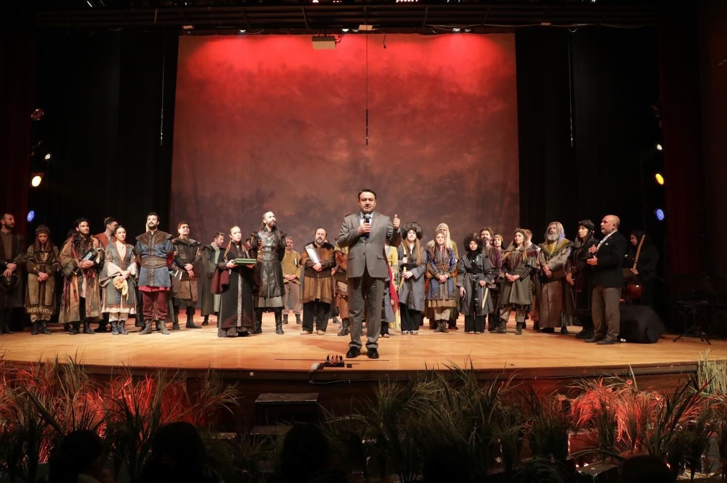 Kütahya protokolü "Devlet Ana" adlı tiyatro oyununu izledi