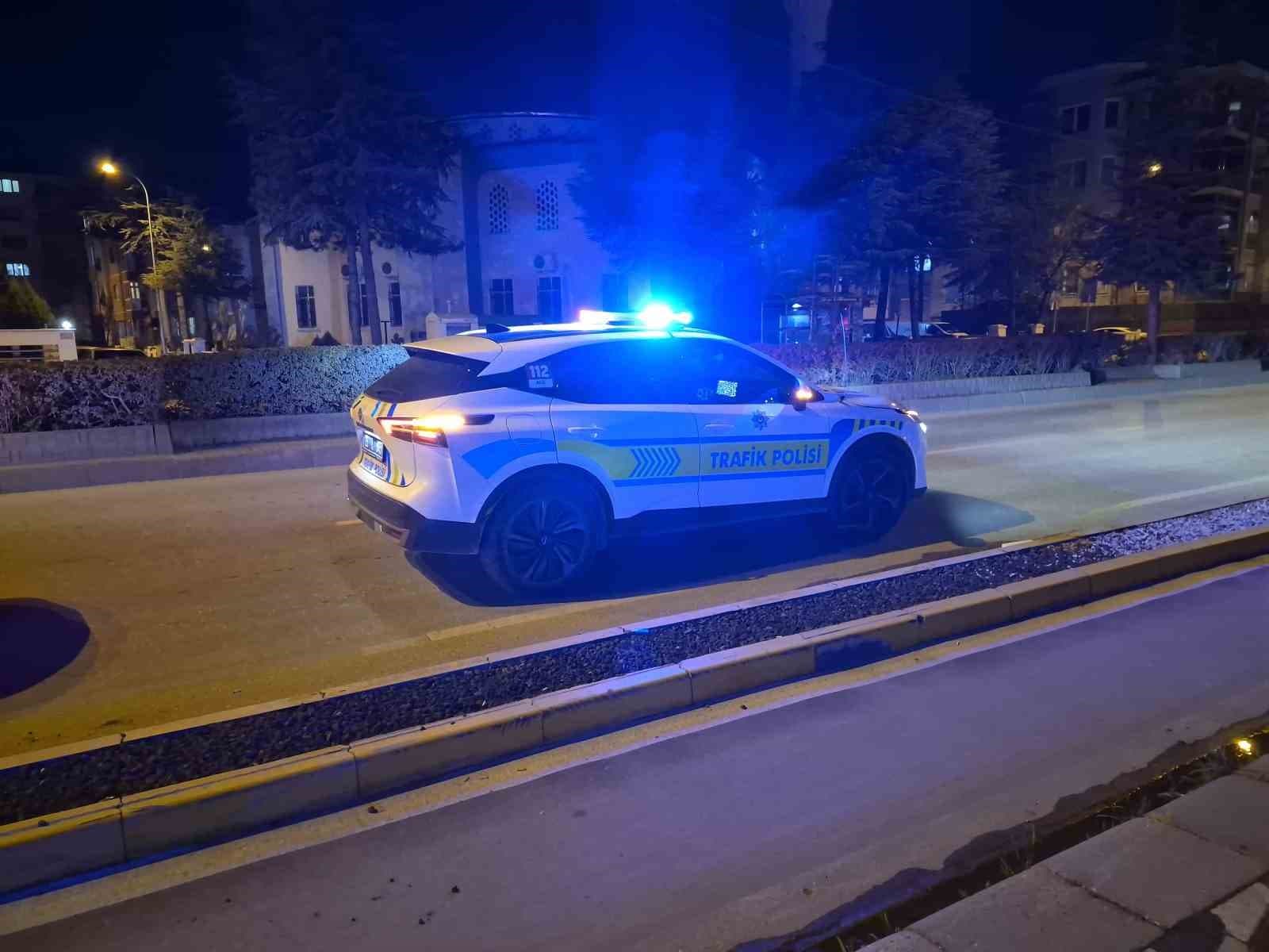 Otomobilin çarptığı bisikletli kadın yaralandı