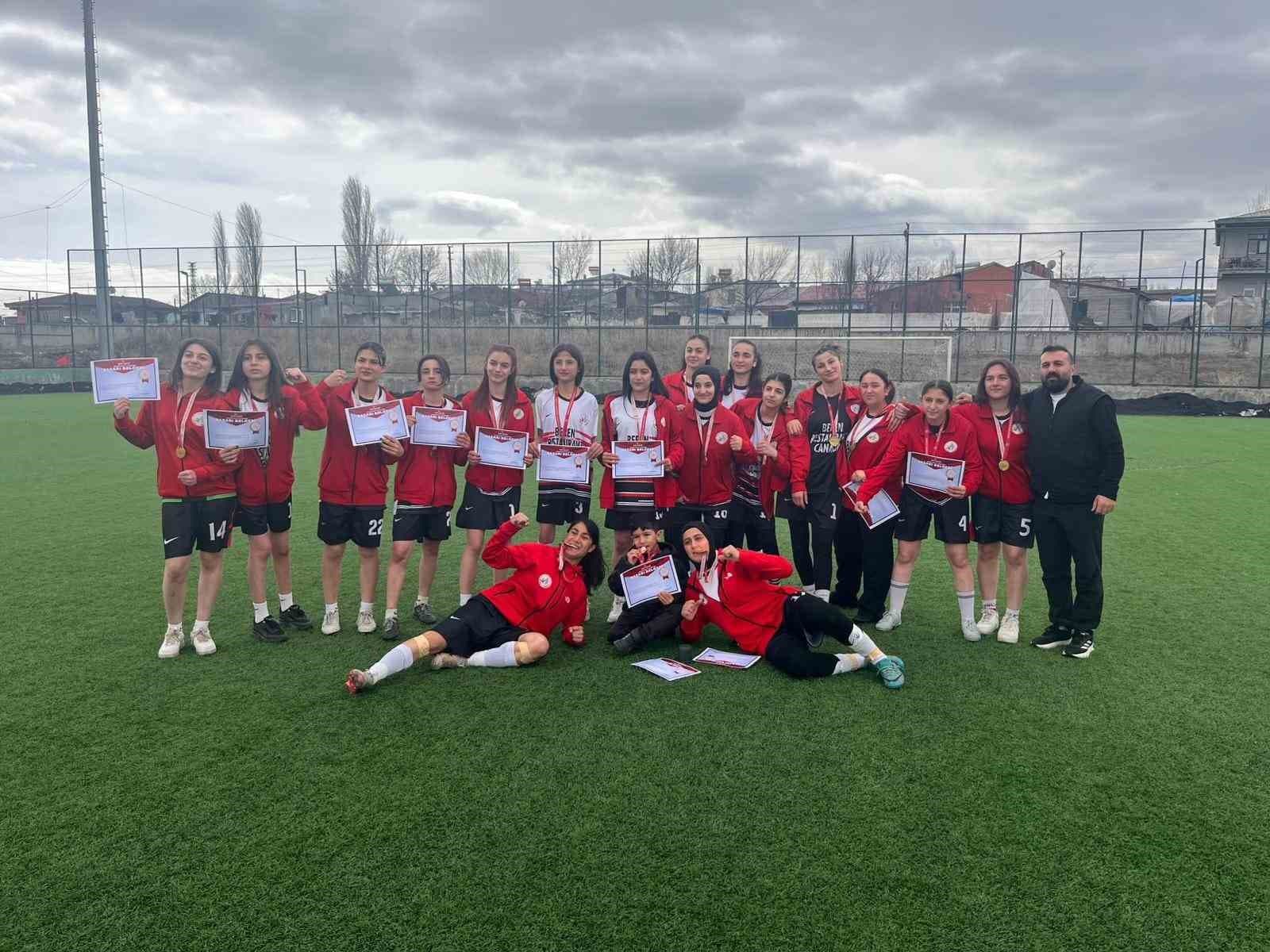 Ağrı Spor Lisesi Kız Futbol Takımı Türkiye finallerine yükseldi