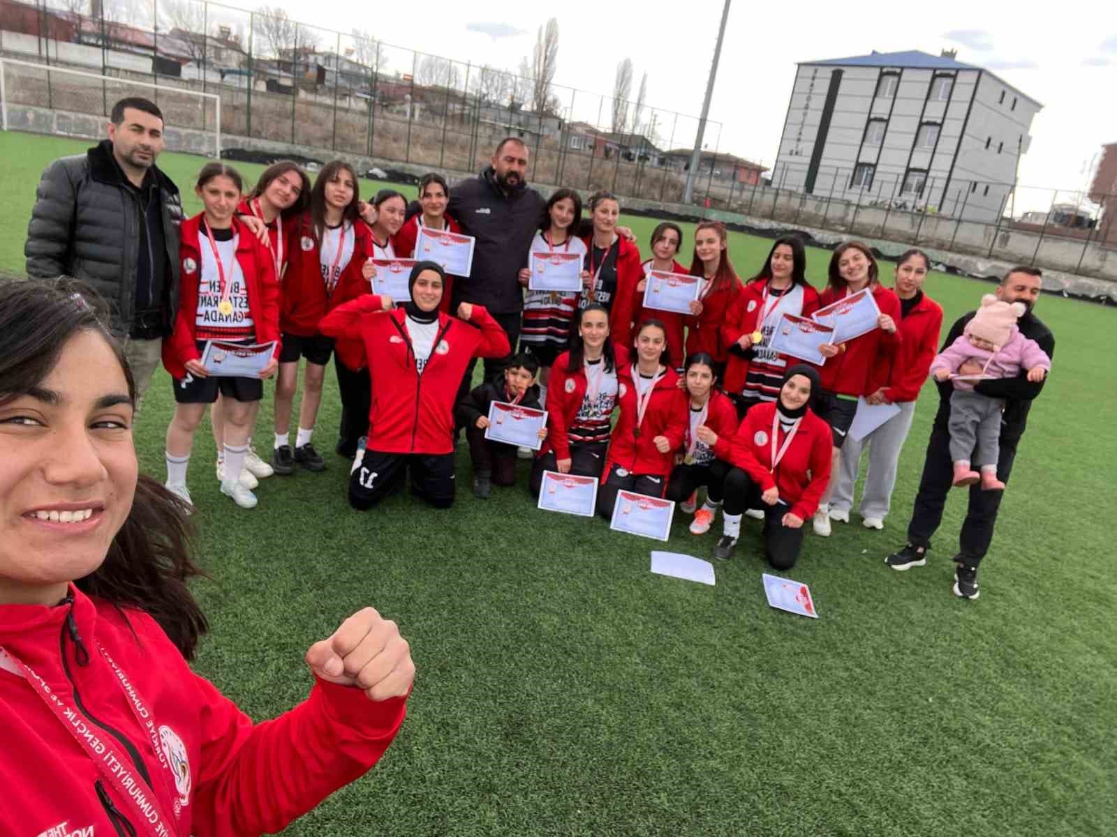Ağrı Spor Lisesi Kız Futbol Takımı Türkiye finallerine yükseldi