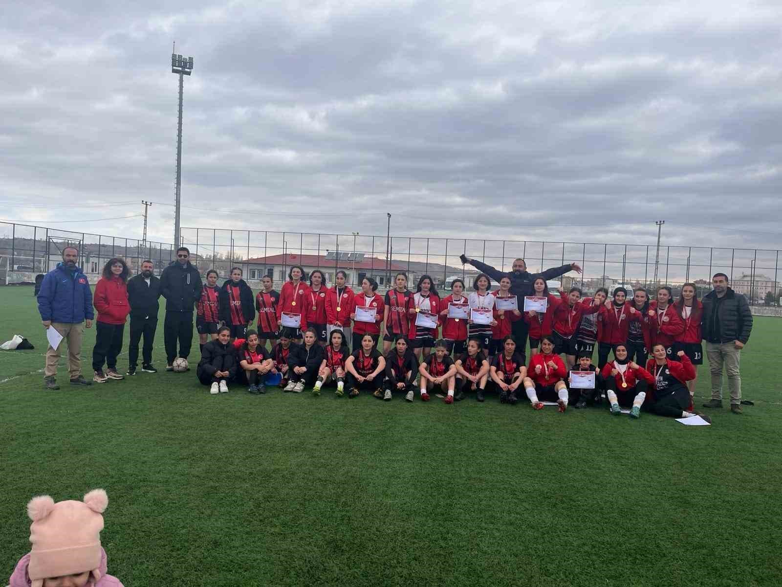 Ağrı Spor Lisesi Kız Futbol Takımı Türkiye finallerine yükseldi