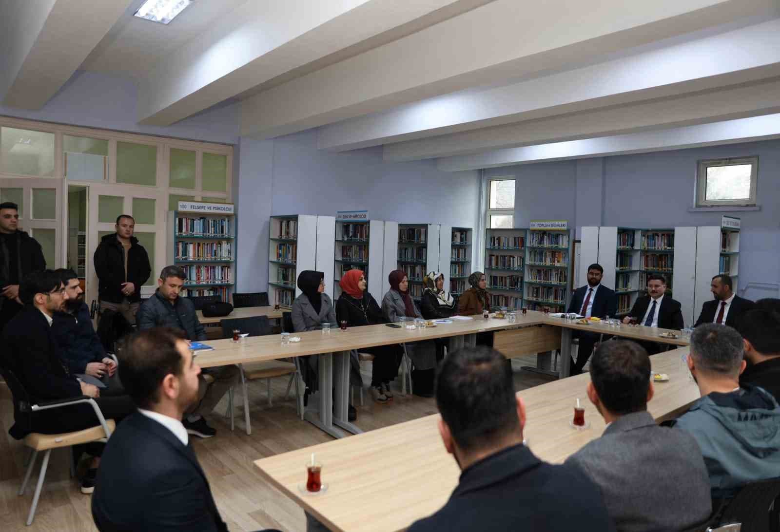 Gökçeada Kaymakamı müftülük personeliyle bir araya geldi