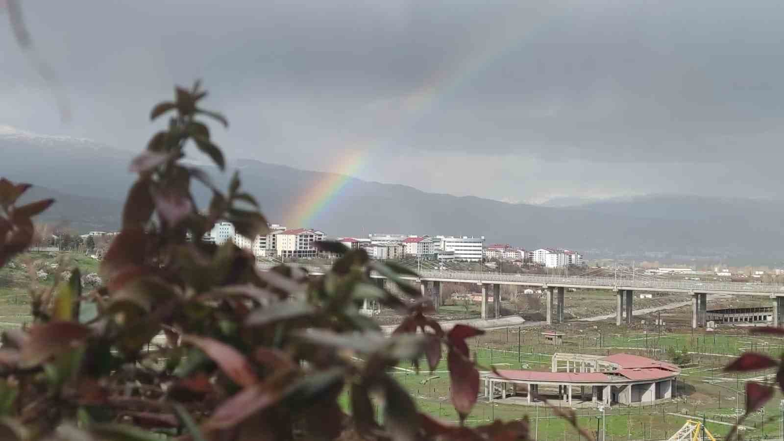 Bingöl’de gökkuşağı görsel şölen oluşturdu
