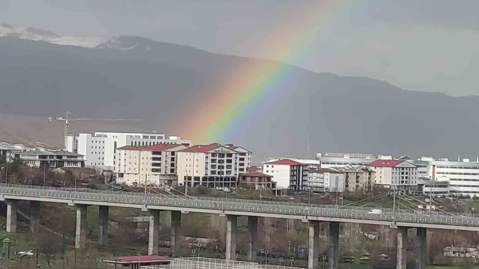 Bingöl’de gökkuşağı görsel şölen oluşturdu