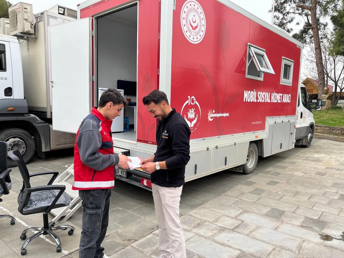 Karaisalı’da vatandaşlara mobil sosyal hizmet desteği
