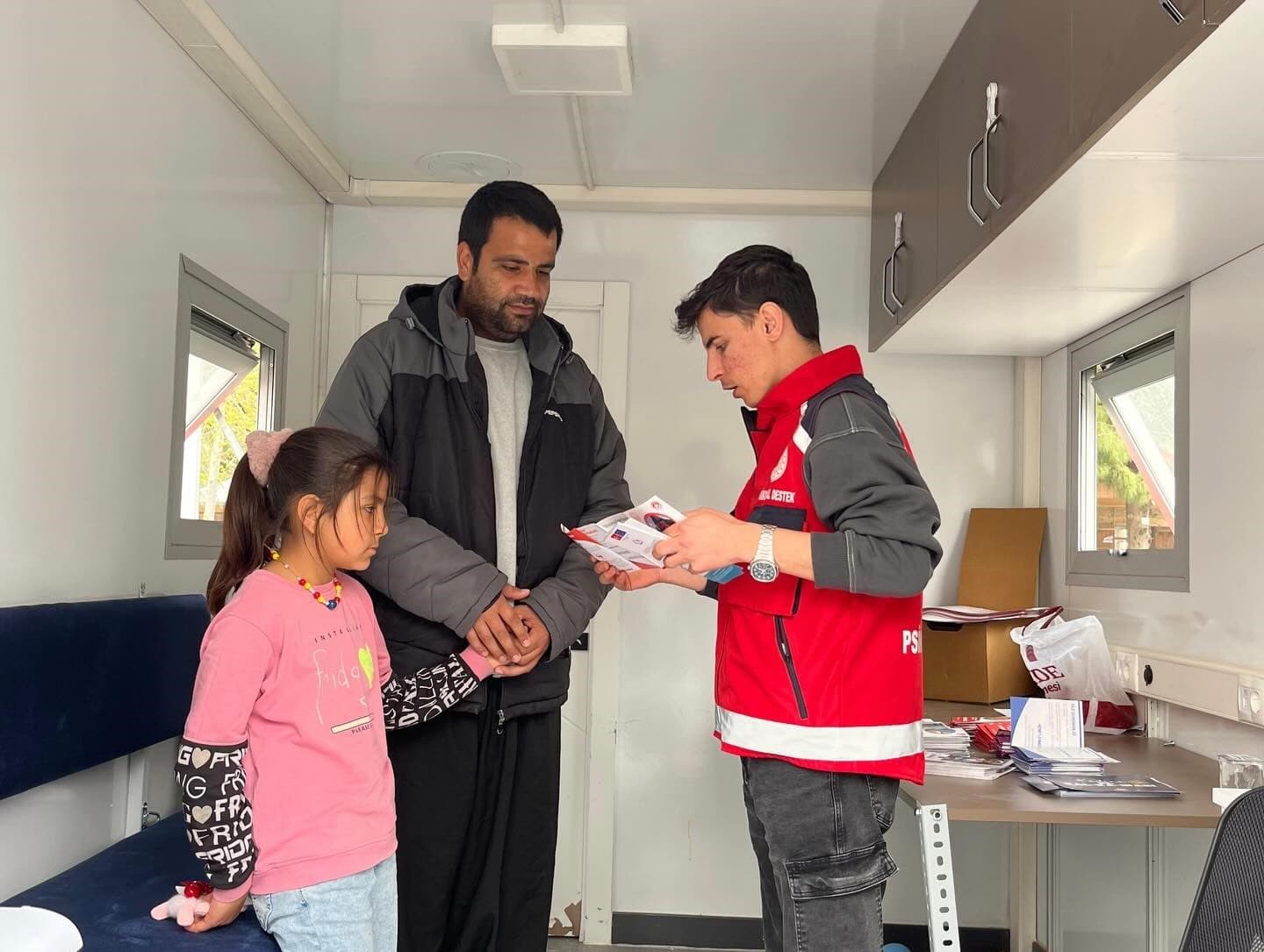 Karaisalı’da vatandaşlara mobil sosyal hizmet desteği