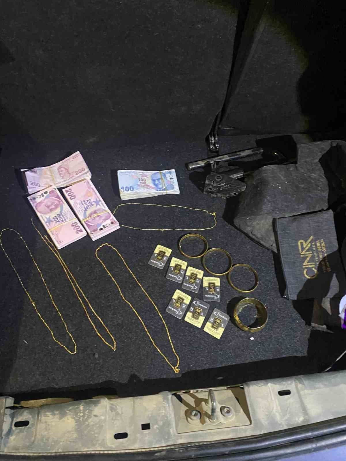 Kütahya’da sahte altınla dolandırıcılık yaptılar, Afyon’da yakalandılar