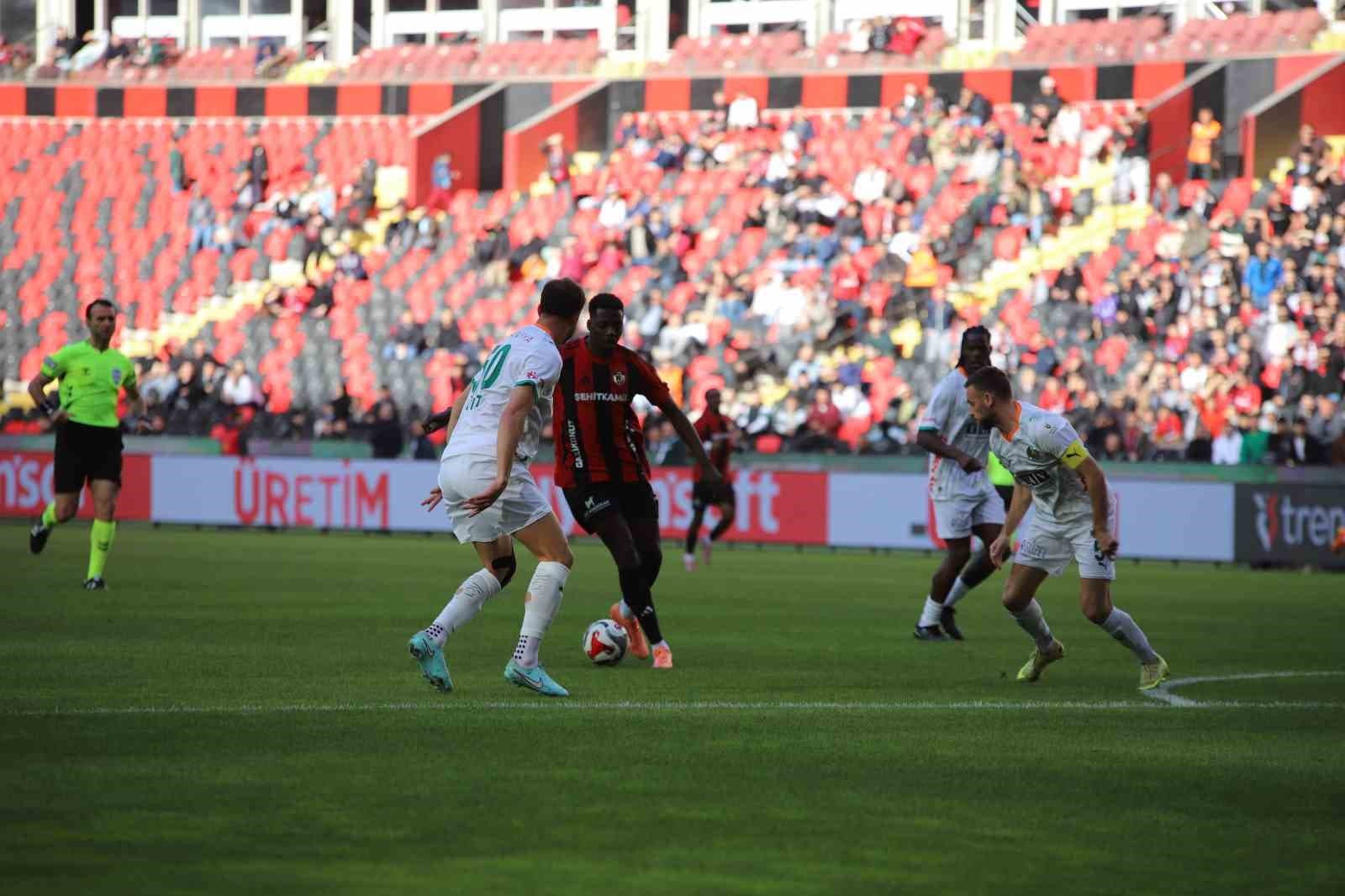 Trendyol Süper Lig: Gaziantep FK: 0 - Corendon Alanyaspor: 0 (Maç devam ediyor)