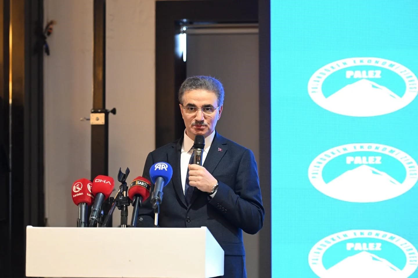 Vali Baruş, Palandöken Ekonomi Zirvesi’nde konuştu