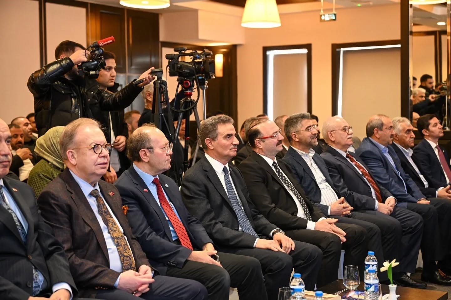 Vali Baruş, Palandöken Ekonomi Zirvesi’nde konuştu