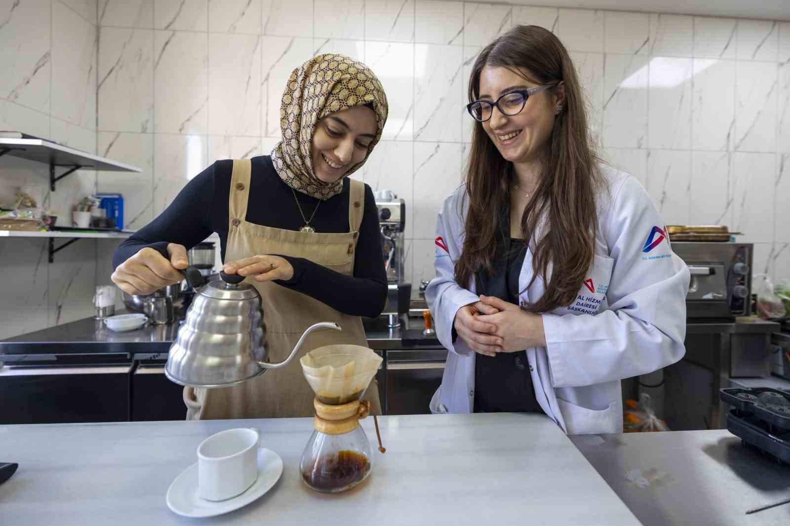 Mersin Büyükşehir Belediyesinden ücretsiz barista eğitimi yoğun ilgi görüyor