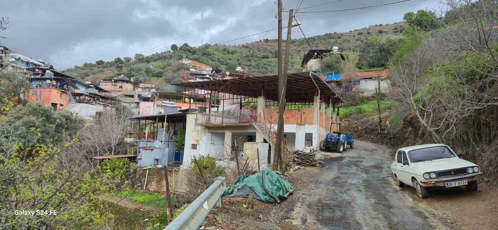 Aydın’da sağanak yağışlar sonrası dağlarda heyelan oluştu