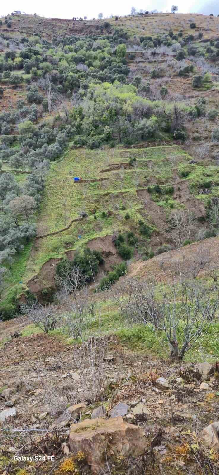 Aydın’da sağanak yağışlar sonrası dağlarda heyelan oluştu