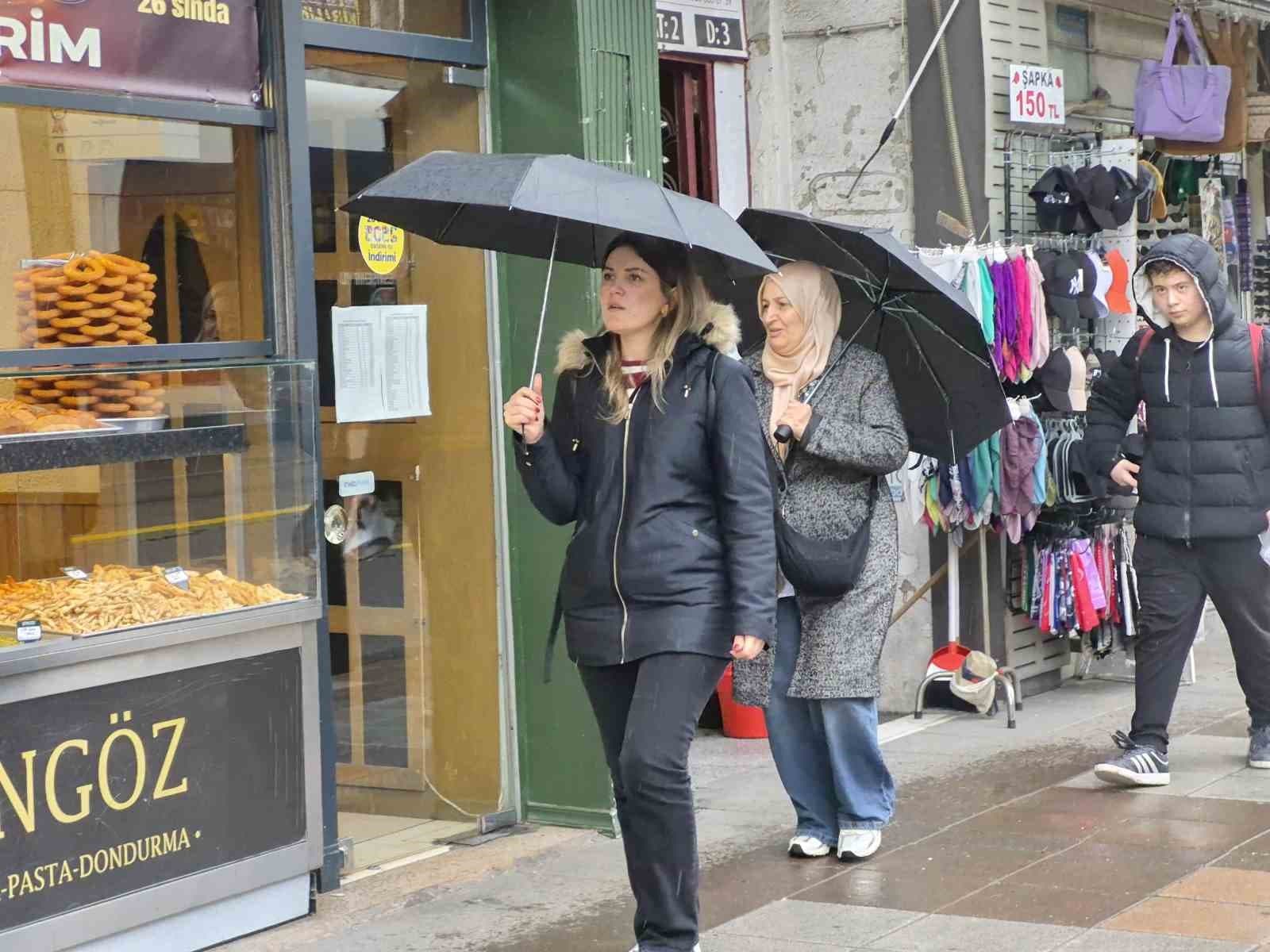 Eskişehir’de yağmur etkisini gösterdi