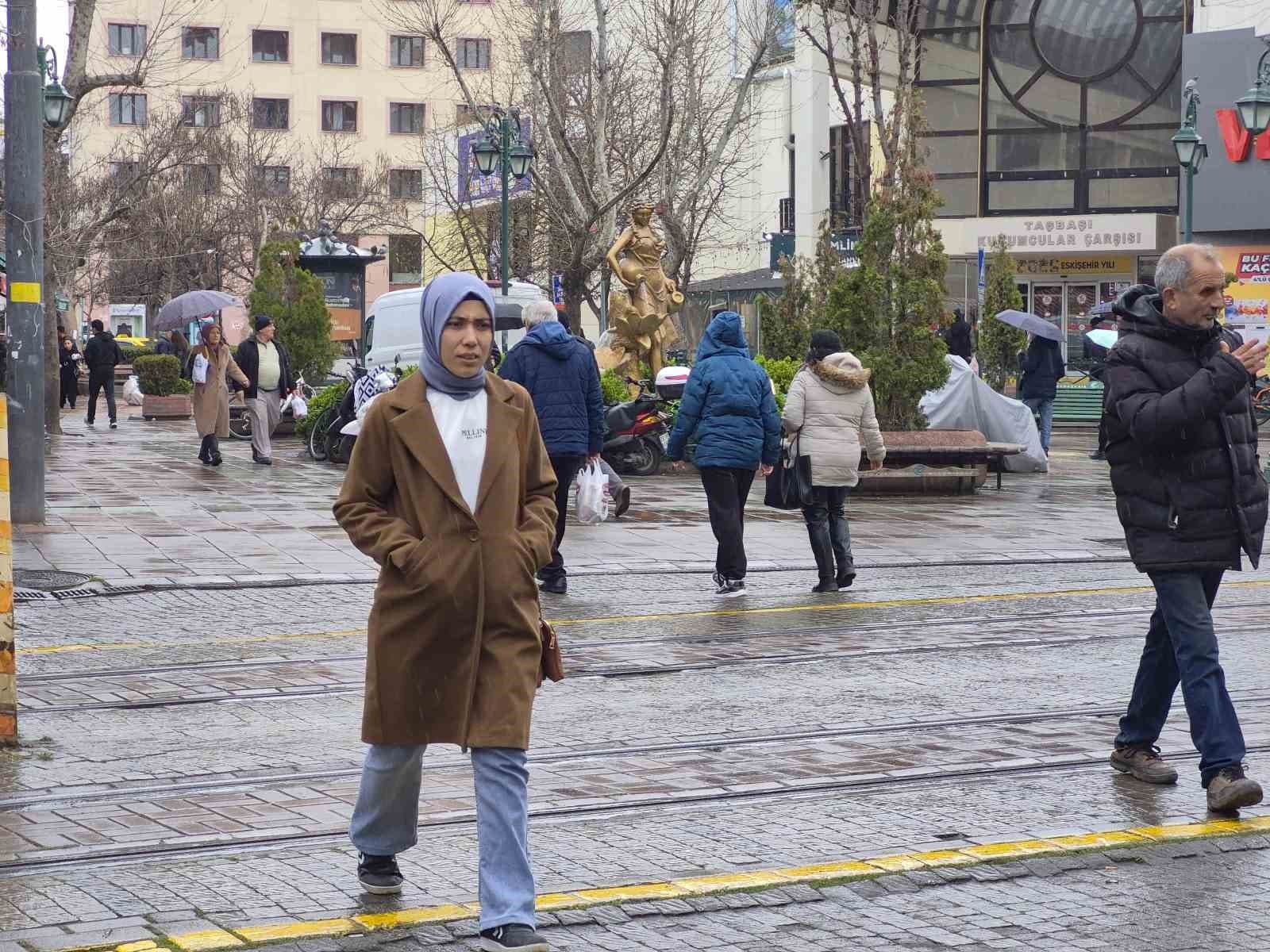 Eskişehir’de yağmur etkisini gösterdi