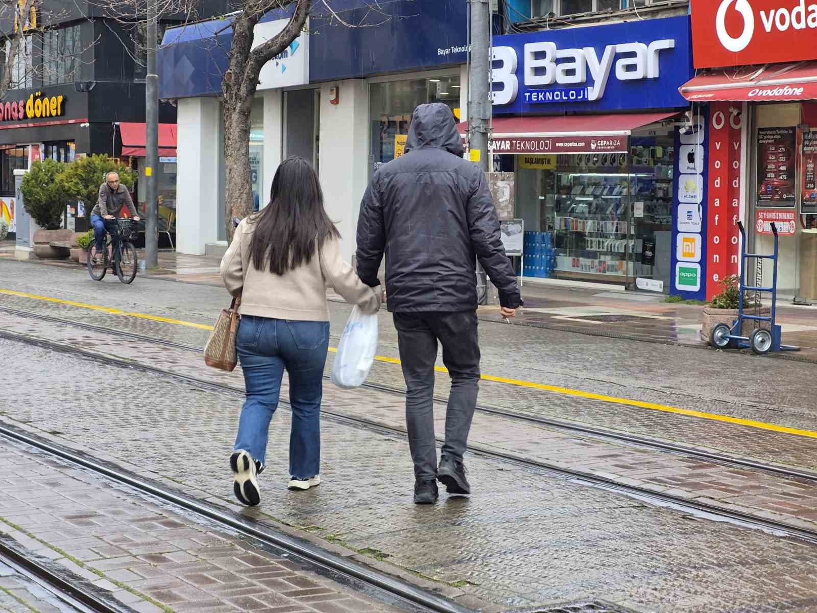 Eskişehir’de yağmur etkisini gösterdi