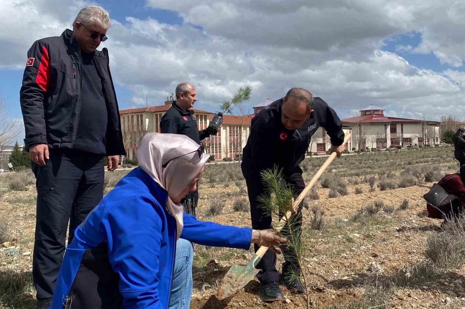 Kütahya’da şehit itfaiye eri anısına fidan dikildi