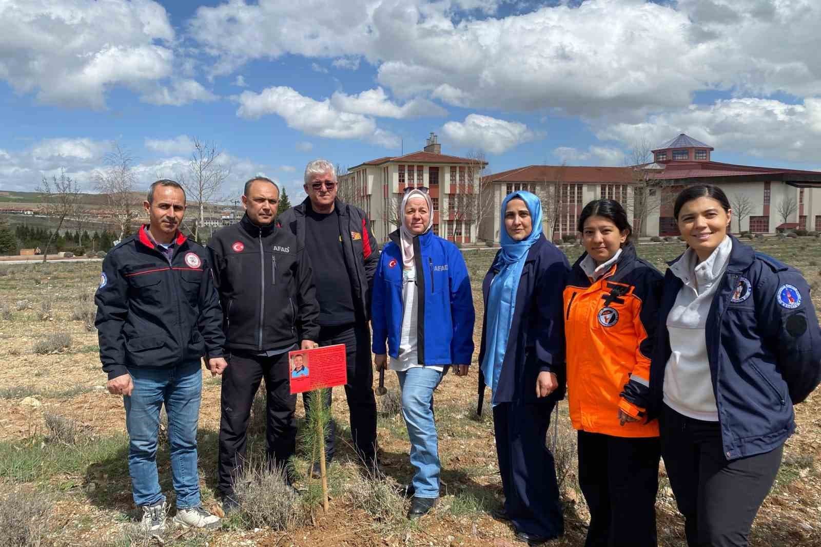 Kütahya’da şehit itfaiye eri anısına fidan dikildi