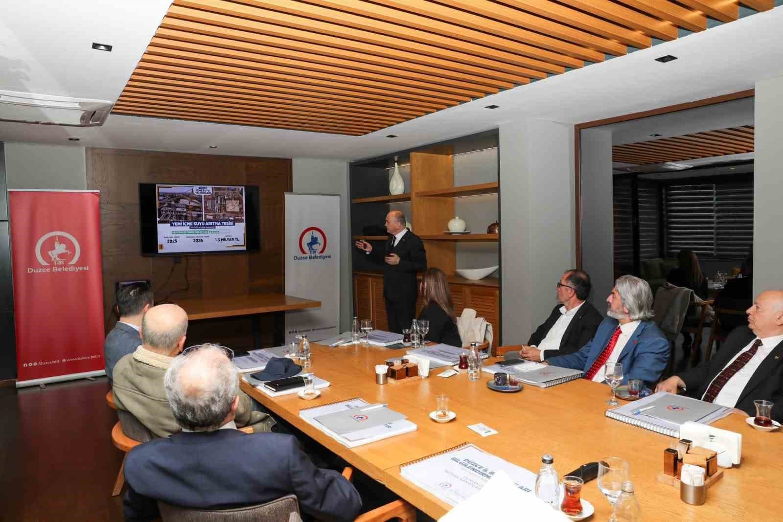 Başkan Özlü siyasi parti il başkanlarına yatırımları anlattı