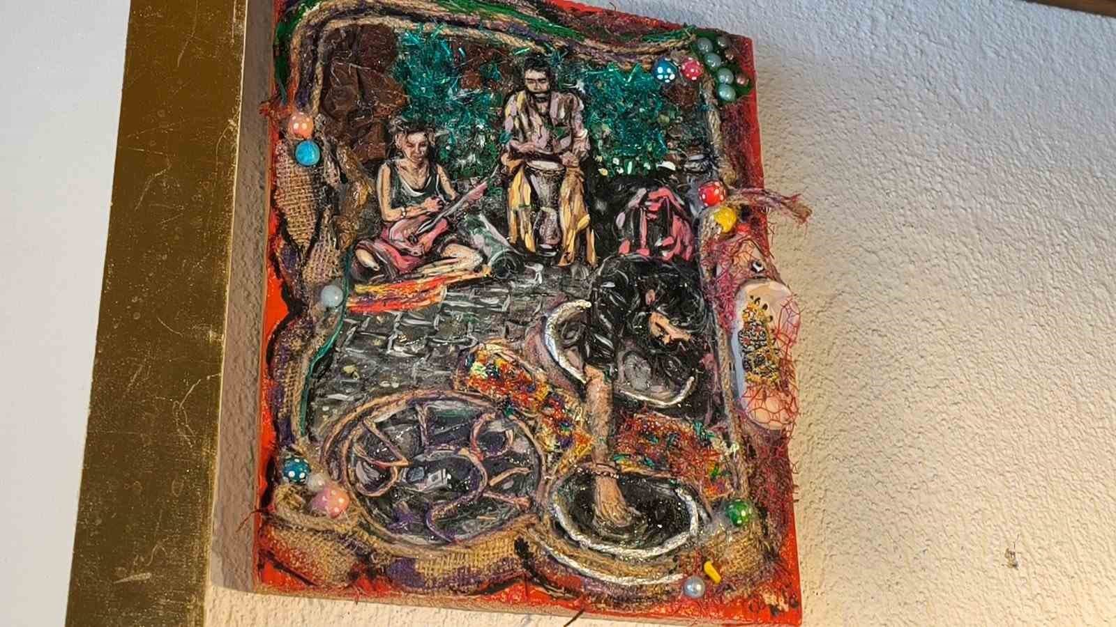 Çöpten sanat üretiyor