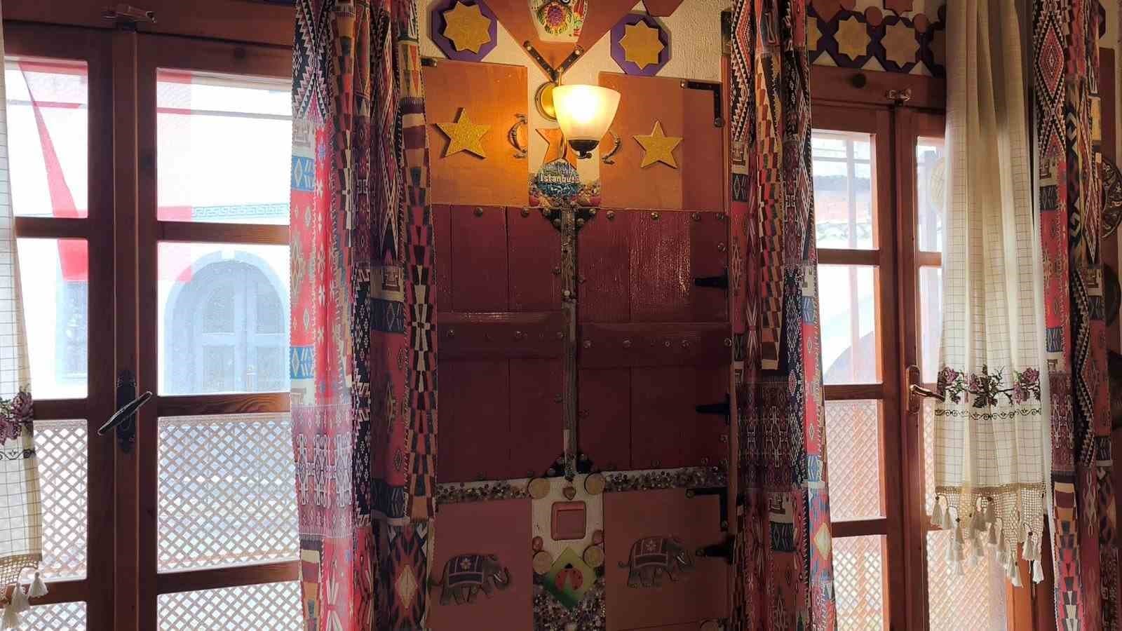 Çöpten sanat üretiyor