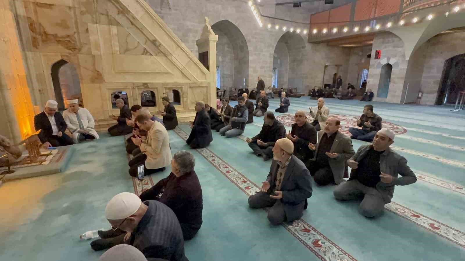 Tokat Belediyesi Türkeş’i dualarla yad etti