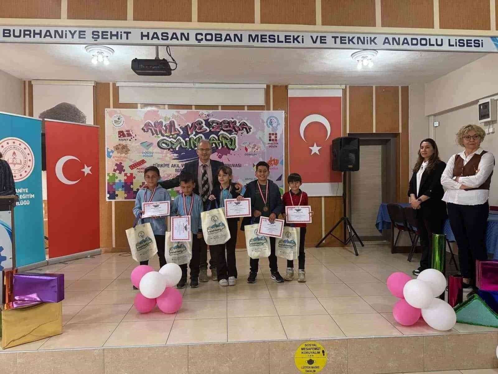 Burhaniye’de Akıl ve Zekâ Oyunları ödül töreni yapıldı