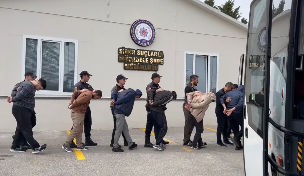 Doktoru 11 milyon lira dolandıran şebekenin 28,6 milyarlık işlem hacmi ortaya çıktı