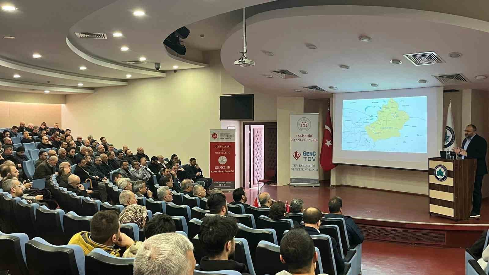 Eskişehir’de "Kayıp Coğrafya Doğu Türkistan" konferansı düzenlendi