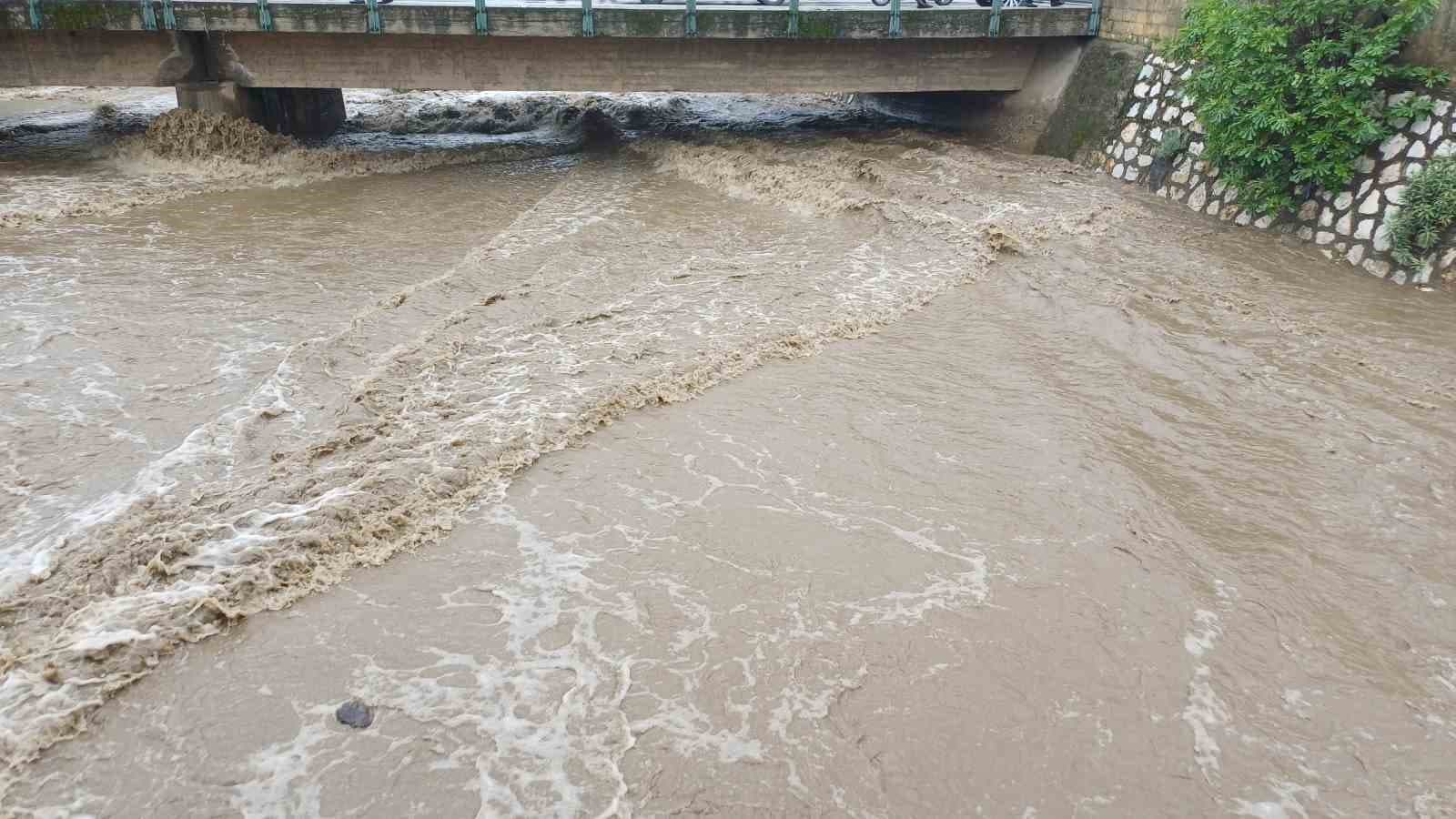 Tabakhane Deresi’nde sular yükseldi