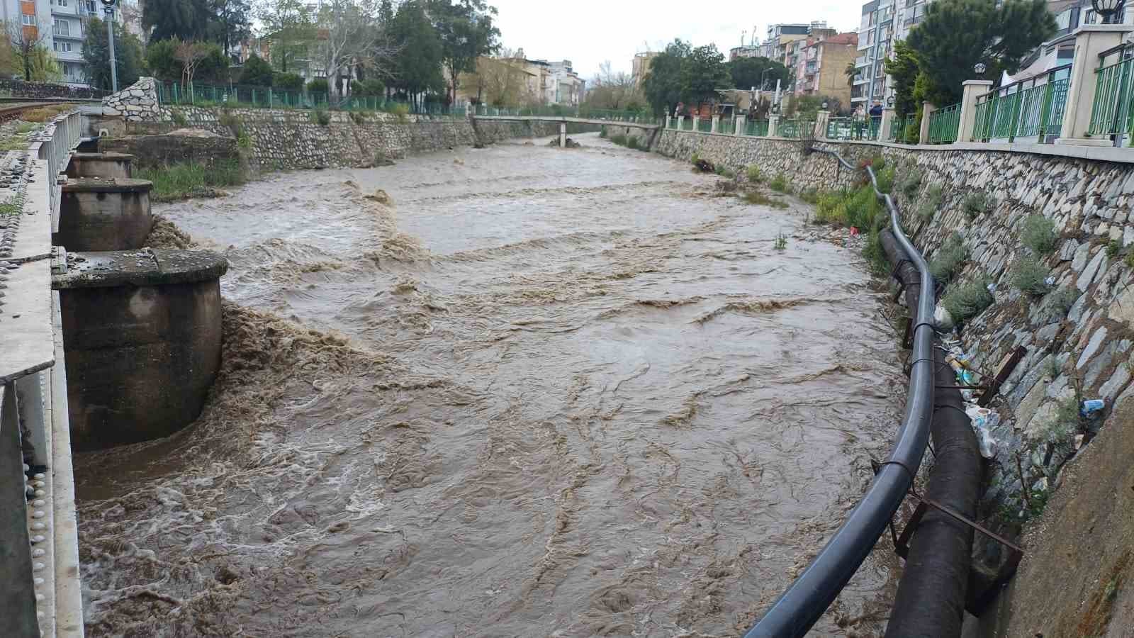 Tabakhane Deresi’nde sular yükseldi