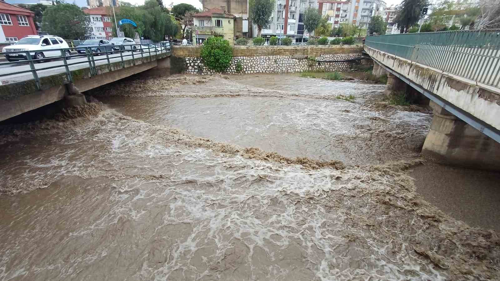 Tabakhane Deresi’nde sular yükseldi