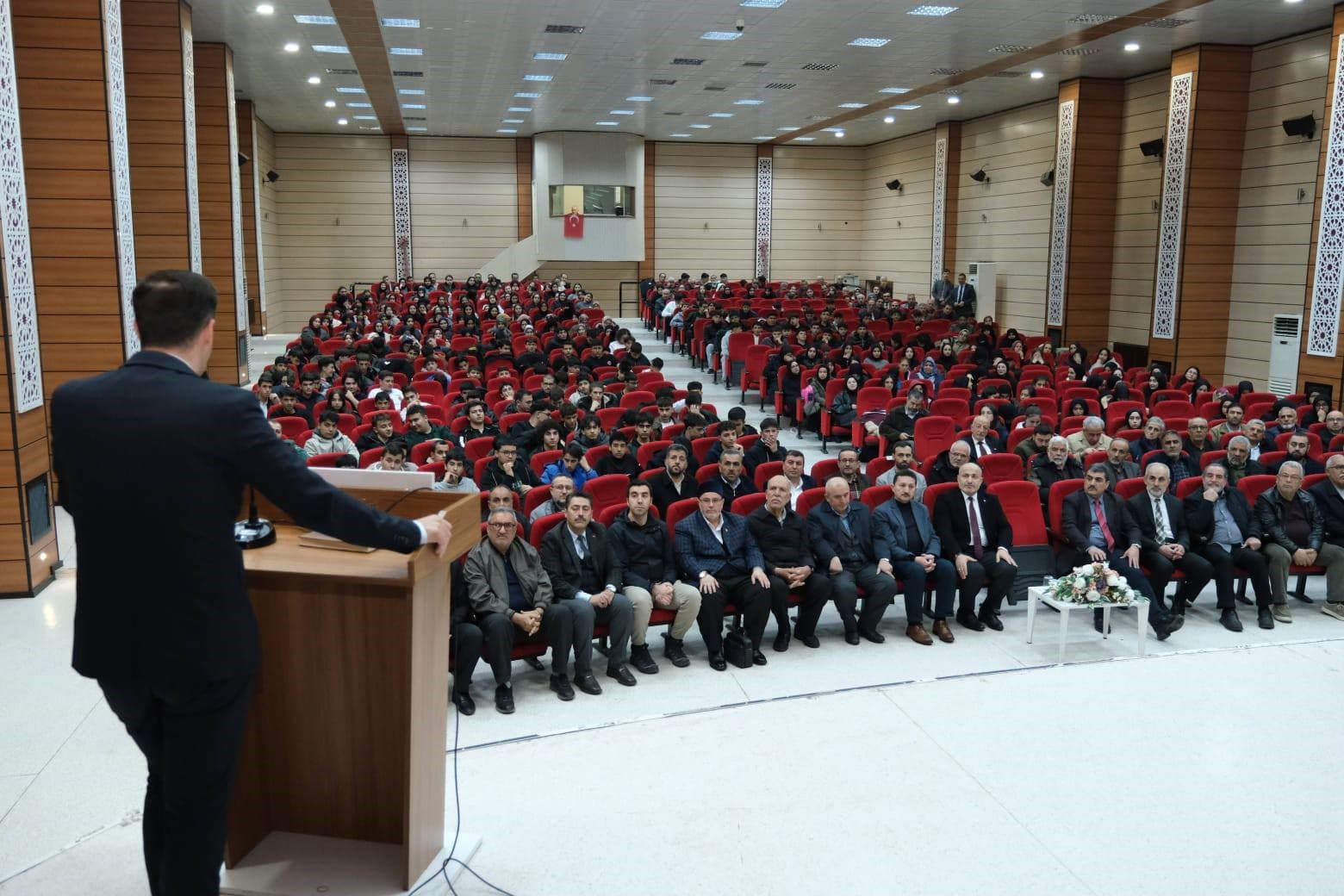 "Akif’in Diliyle Çanakkale" konulu konferans düzenlendi