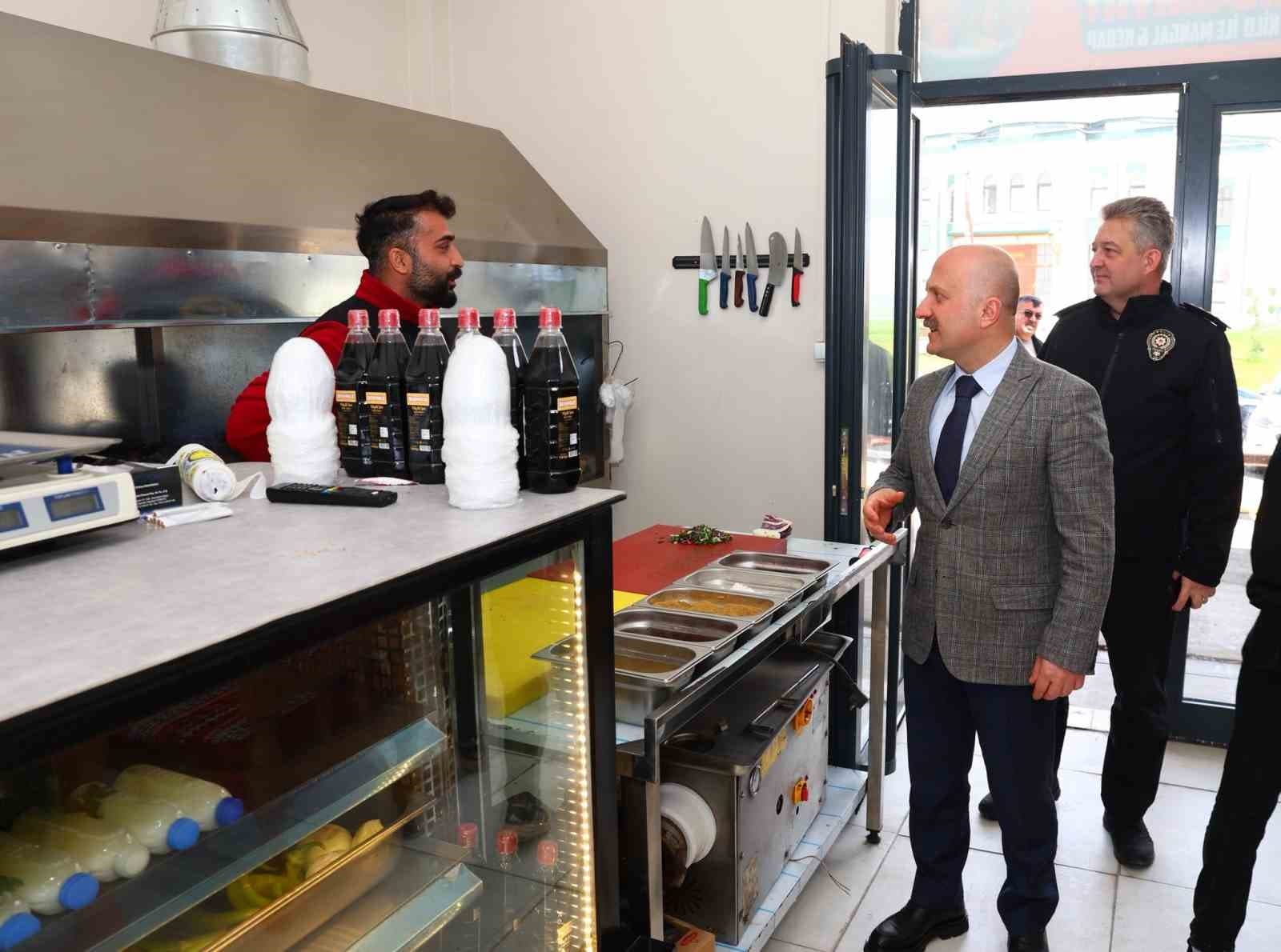 Vali Varol, esnaflarla bir araya geldi