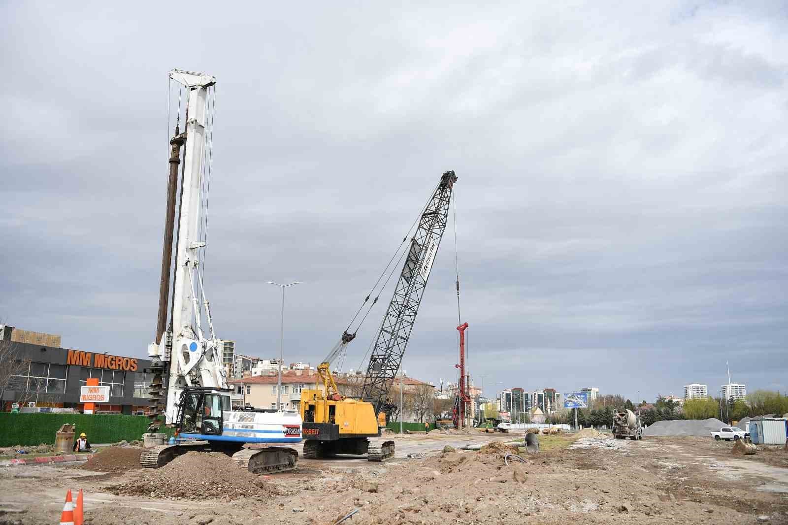 Büyükşehir’in Kartal Katlı Kavşağı Projesi’nde yoğun mesai