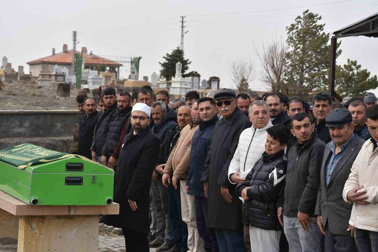 Tomarza Büyükcanlı Mahalle Muhtarı son yolculuğuna uğurlandı