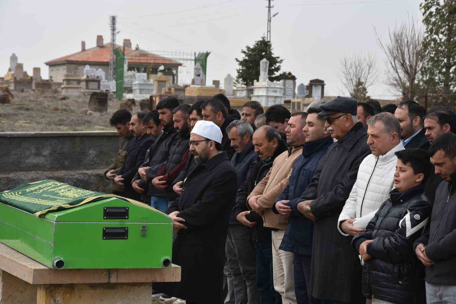 Tomarza Büyükcanlı Mahalle Muhtarı son yolculuğuna uğurlandı