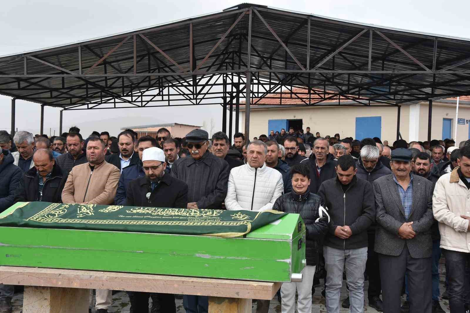 Tomarza Büyükcanlı Mahalle Muhtarı son yolculuğuna uğurlandı