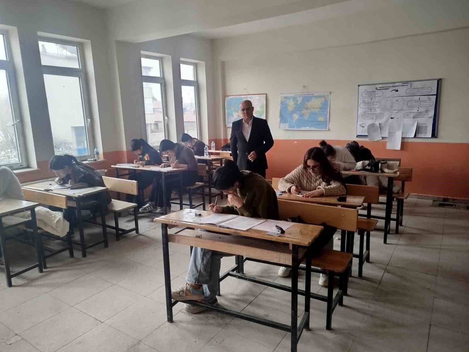 Diyadin’de eğitime destek artarak sürüyor