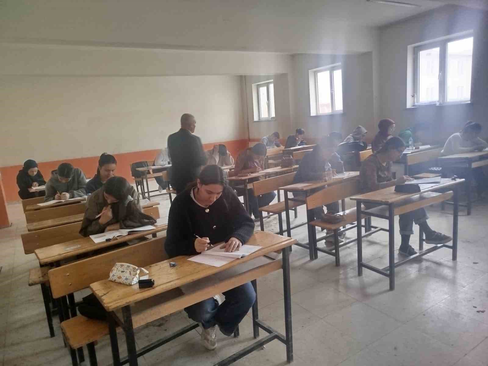 Diyadin’de eğitime destek artarak sürüyor