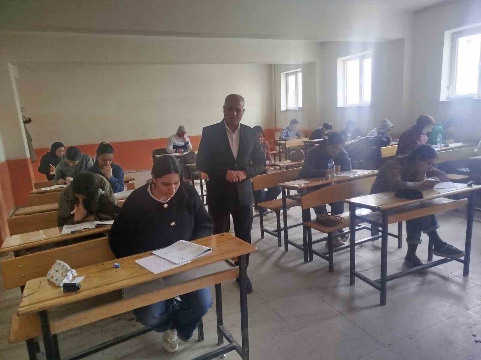 Diyadin’de eğitime destek artarak sürüyor