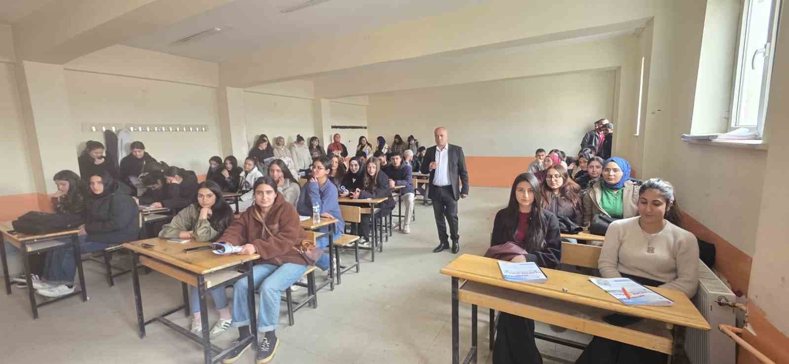 Diyadin’de eğitime destek artarak sürüyor