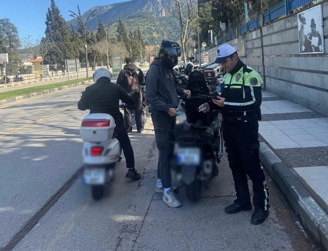 Manisa’da motosiklet denetimi: 540 sürücüye, 3 milyon 800 bin TL ceza