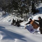 Artvin’de kış şartlarında yaban hayvanları unutulmadı