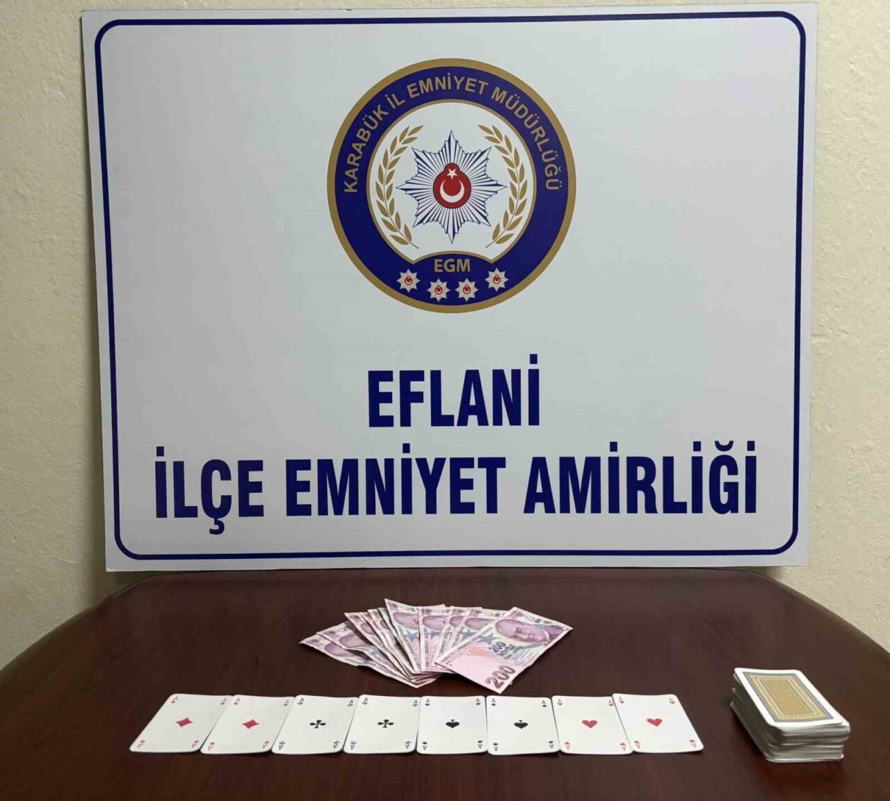 Karabük’te kumar oynayan 4 kişiye 36 bin 988 lira ceza